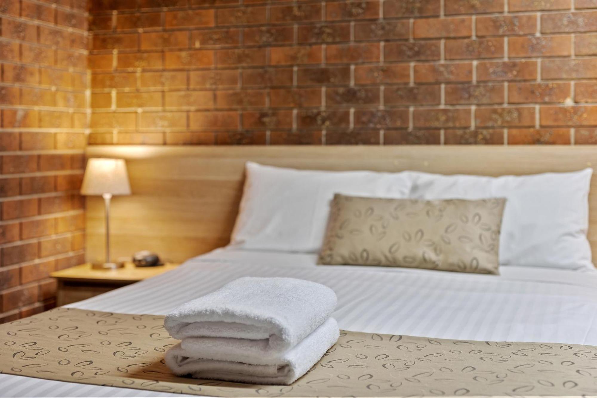 Healesville Motor Inn Room photo